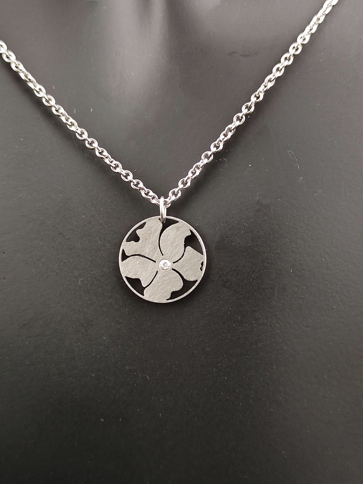 Lienz Rose Anhänger Edelstahl mit Brilliant - Juwelier Steiner