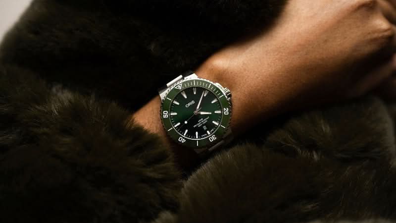 Oris Aquis Date 43,5 01 733 7789 4157-07 8 23 04PEB - Juwelier Steiner