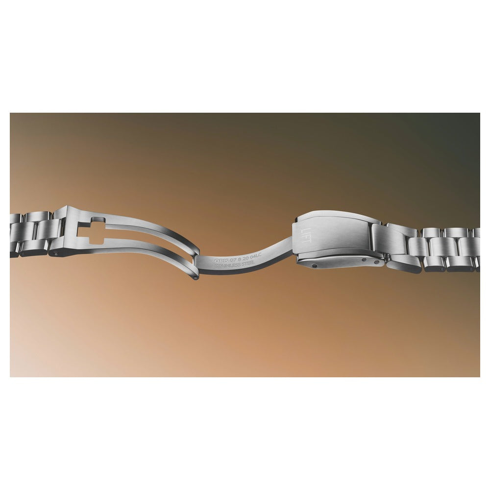 Oris ProPilot Calibre 111 black steel clasp Detail