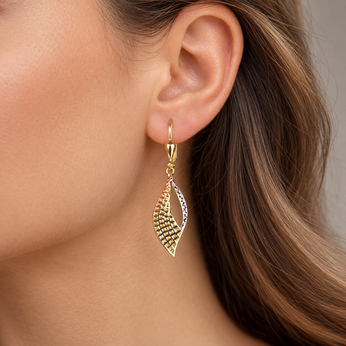 STEINER ESSENTIALS Ohrhänger 585 / 14Kt Gold 113767 – getragen