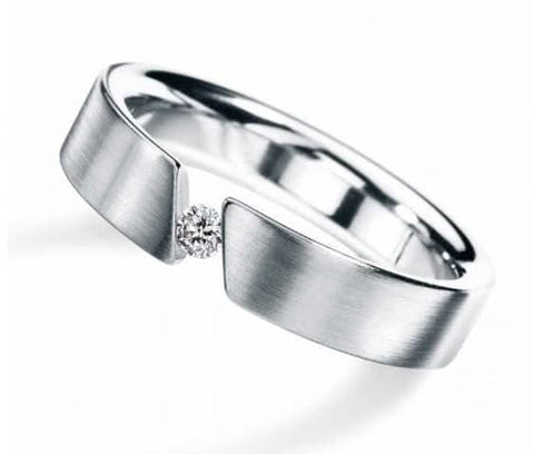 Humphrey diamond ring made of stainless steel with a diamond