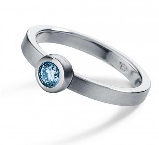 Humphrey Topasring aus nickelfreiem Edelstahl - Juwelier Steiner