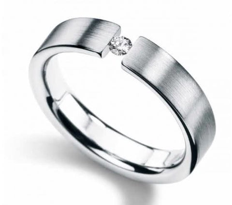 Humphrey Trauring with Diamond