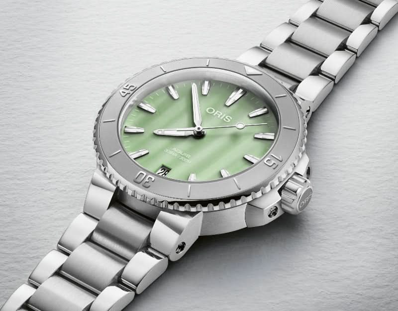Buy the Oris Aquis Date Lady 01 733 7770 4155-07 8 18 05P now at