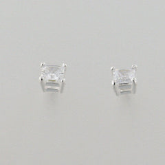 STEINER Basic Stud Earrings