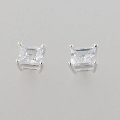 STEINER Basic Stud Earrings